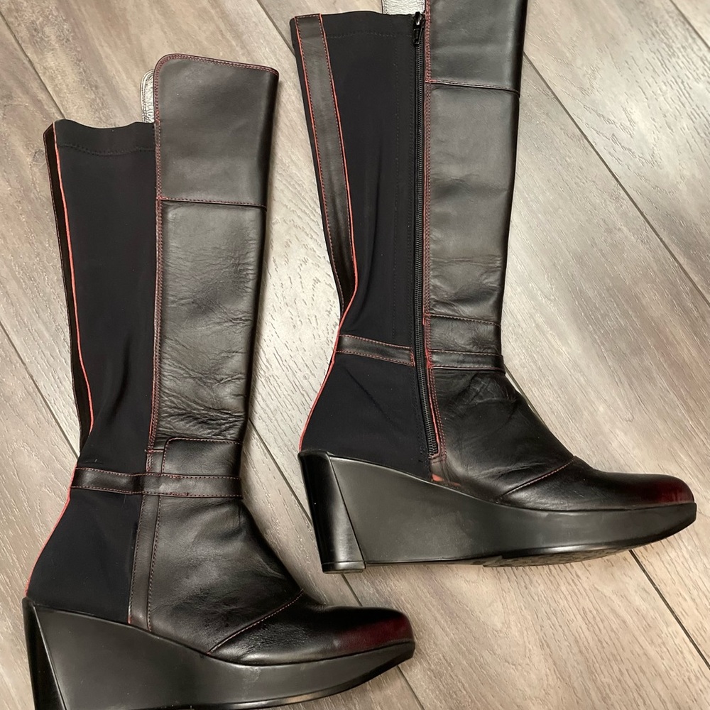 Naot Volcanic Red Delilah Wedge Boots Black 37,  7 New